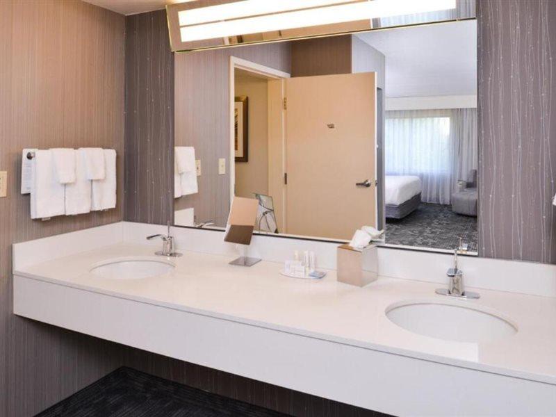 Courtyard By Marriott Charlotte Gastonia Hotel Екстериор снимка