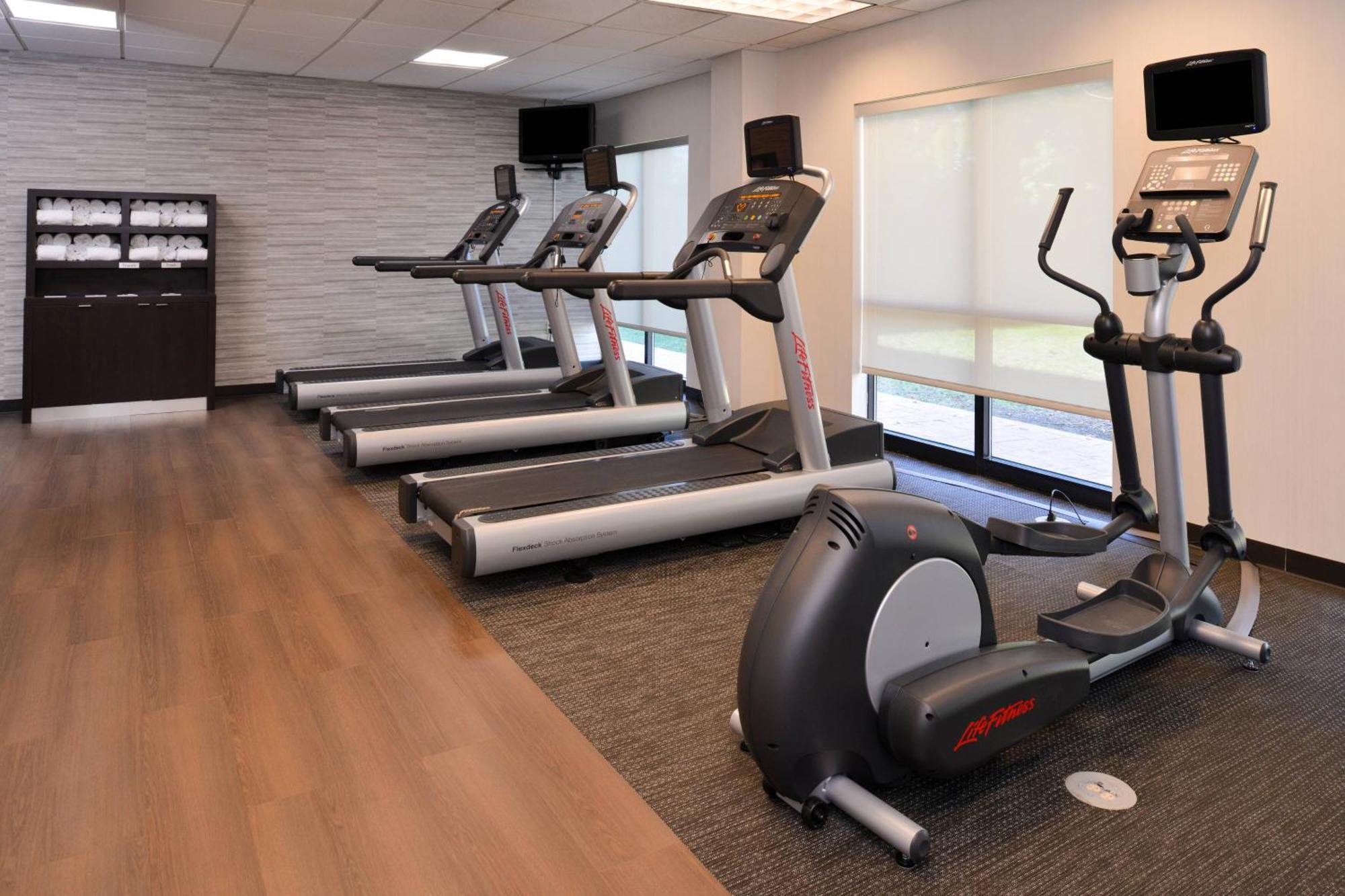 Courtyard By Marriott Charlotte Gastonia Hotel Екстериор снимка
