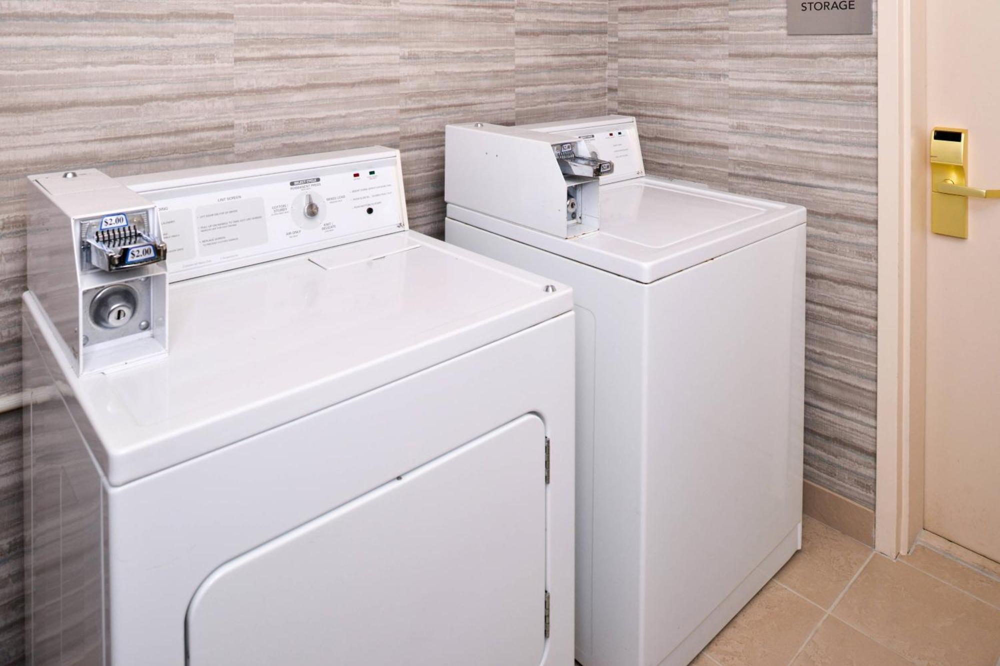 Courtyard By Marriott Charlotte Gastonia Hotel Екстериор снимка